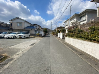 【前面道路含む現地写真】