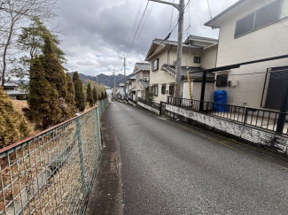【前面道路含む現地写真】