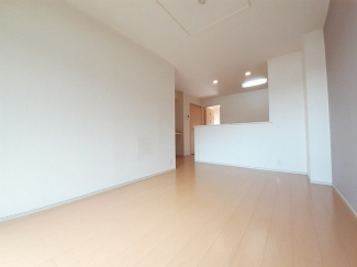 ゆったり過ごせる居間です
