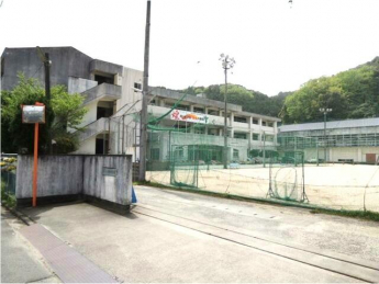 大洲市立平野中学校まで1473m