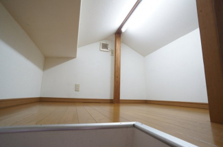 屋根裏収納