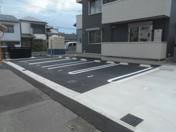 【駐車場】