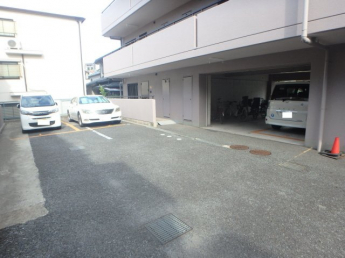 【駐車場】
