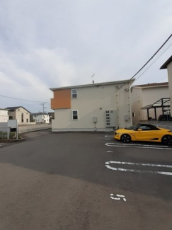 車をお持ちの方に嬉しい駐車場付きの物件です