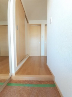 収納もある玄関です