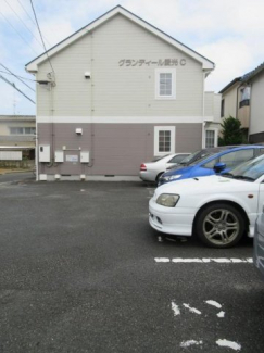 車をお持ちの方に嬉しい駐車場付きの物件です