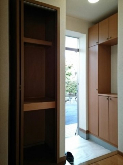 明るい色調の室内です