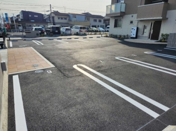 【駐車場】