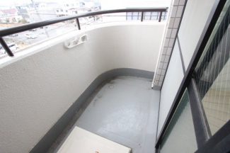 バルコニーからの眺めを楽しみながら食事をしませんか