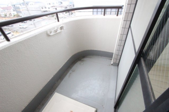 バルコニーからの眺めを楽しみながら食事をしませんか