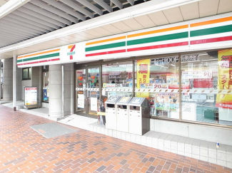 ファミリーマート春日野道駅前店まで203m