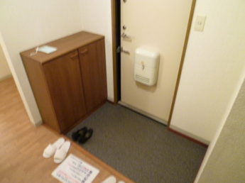 収納もある玄関です