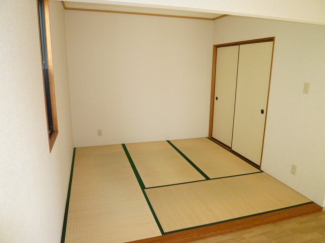 柔らかい畳が心地よい和室