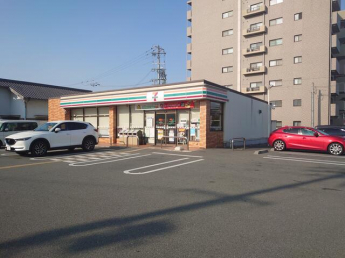 セブンイレブンまで240m