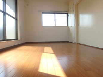 コンパクトで使いやすい洋室です