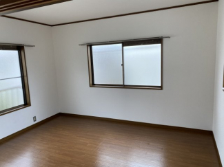 コンパクトで使いやすい洋室です