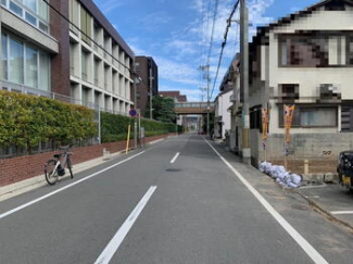【前面道路含む現地写真】