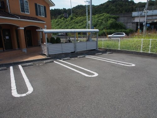 駐車場があるので、車を買う予定の方も安心です