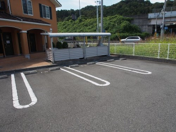 駐車場があるので、車を買う予定の方も安心です