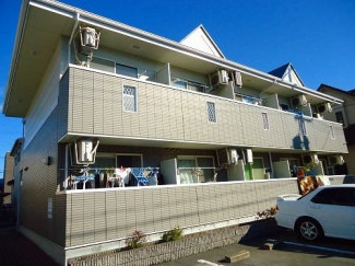 落ち着いた雰囲気の外観です