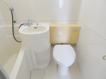コンパクトで使いやすいトイレです☆