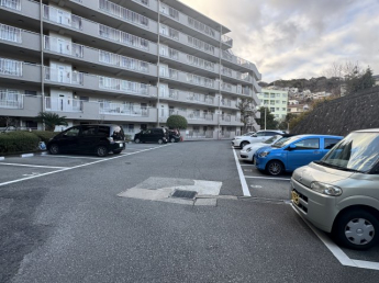 【駐車場】