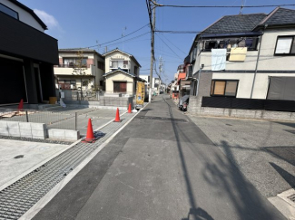 前面道路含む現地写真です