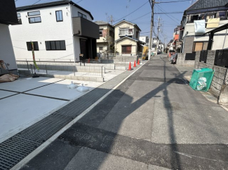 前面道路含む現地写真です