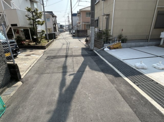 前面道路含む現地写真です