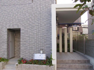 清潔なエントランスです