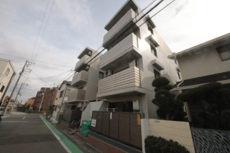 落ち着いた雰囲気の外観です