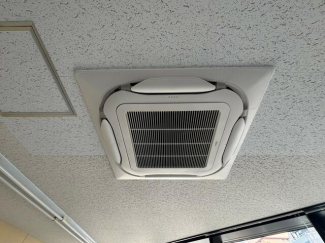 エアコンは３基御座います。