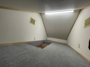 ２Ｆ東側　二部屋に仕切れる仕様
