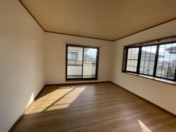 屋根裏収納