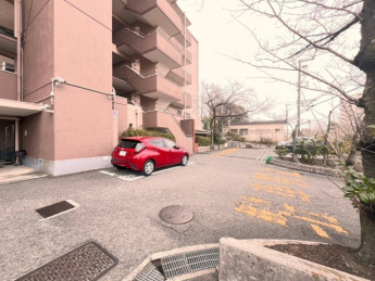 【駐車場】