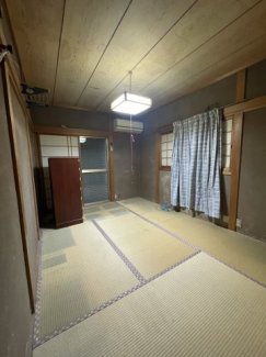 ２F和室６畳は角部屋、大型収納あり。