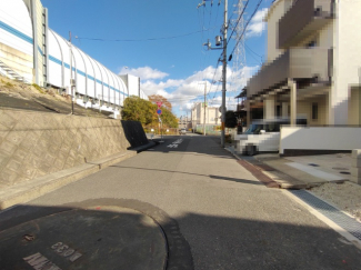 【前面道路含む現地写真】