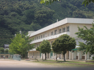 八幡浜市立保内中学校まで874m