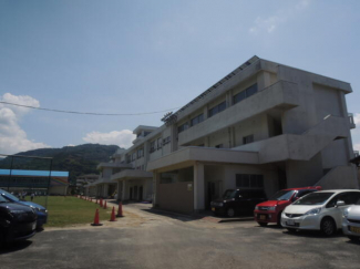 八幡浜市立川之石小学校まで836m