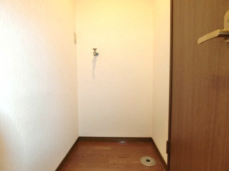 【ドミールN竹原】★室内洗濯機置場で防犯に安心です。