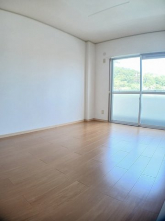 内装は落ち着いています
