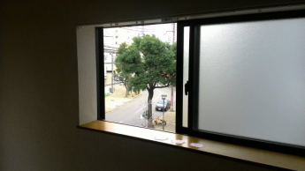 町中にありながら隣が駐車場の為、採光、景色良好