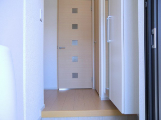 落ち着いた玄関です