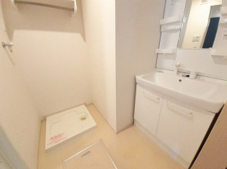 明るい洗面所です