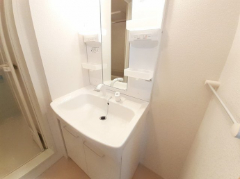 明るい洗面所です
