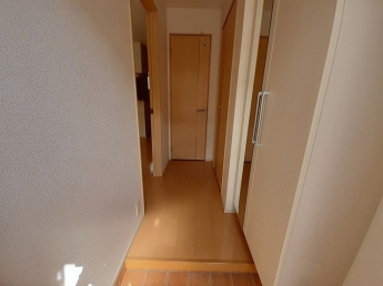 明るい玄関です