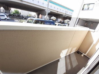 外からの目が気にならないバルコニーで洗濯物が干せます