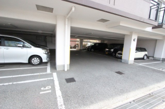 車をお持ちの方に嬉しい駐車場付きの物件です