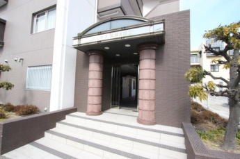 落ち着いたエントランスです
