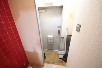 収納もある玄関です